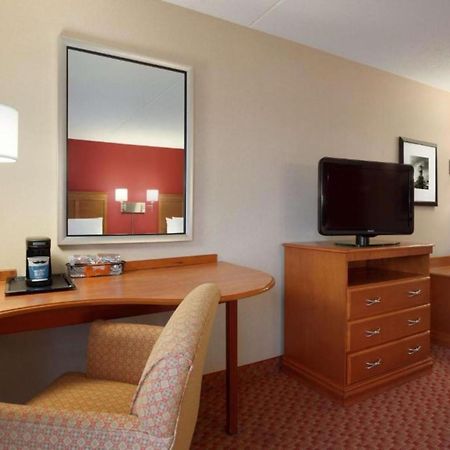 Hampton Inn & Suites East Hartford Exterior photo
