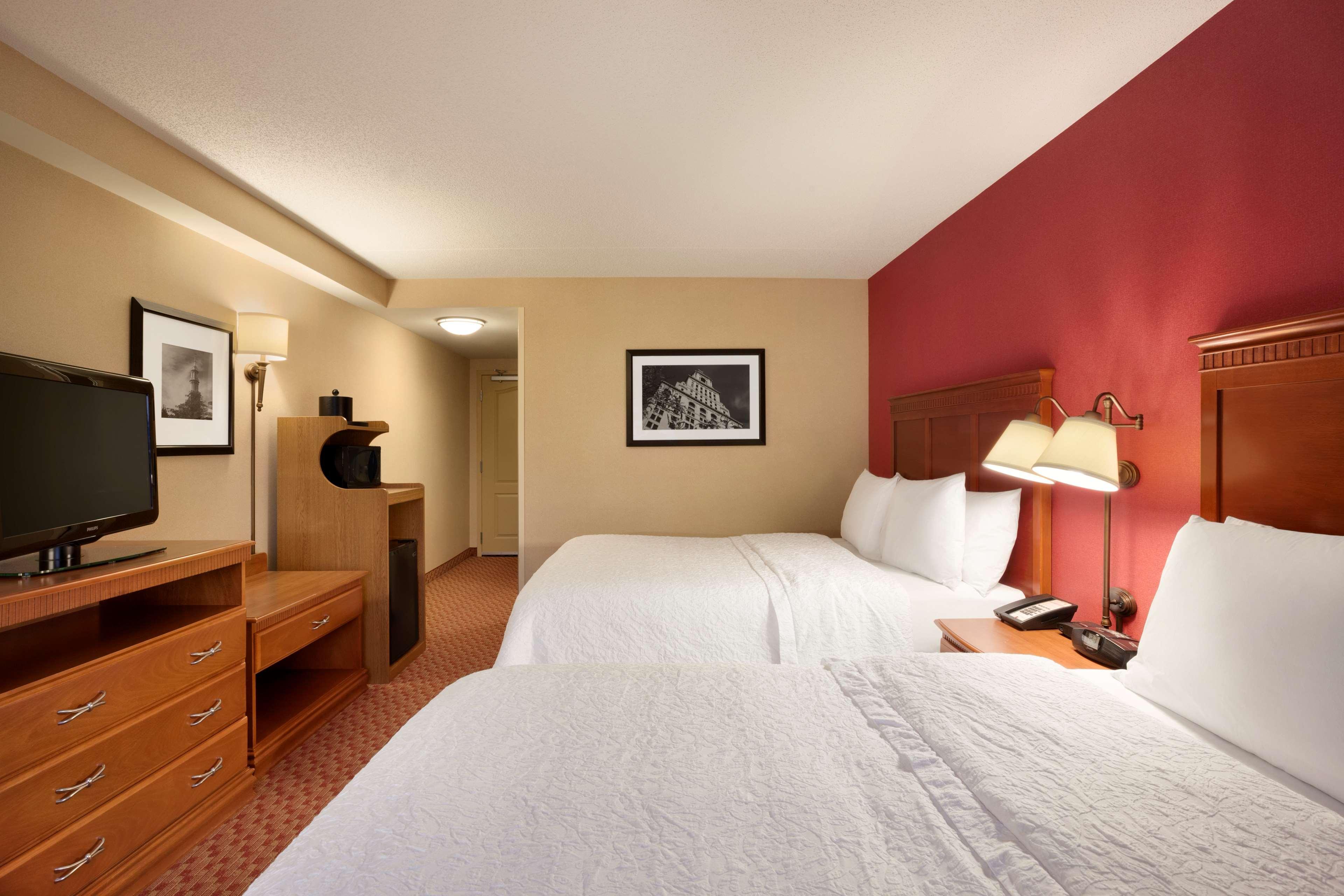 Hampton Inn & Suites East Hartford Exterior photo