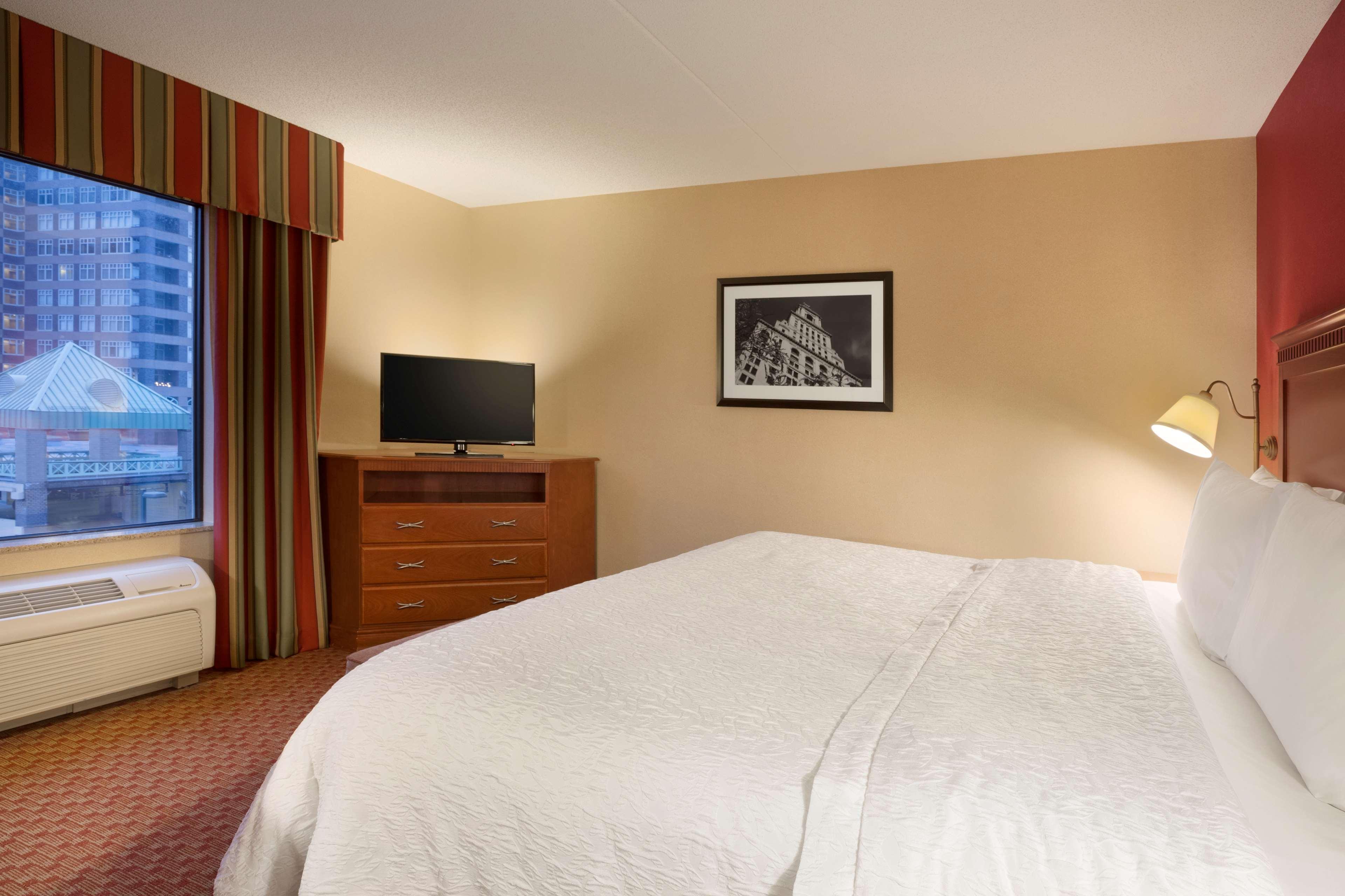 Hampton Inn & Suites East Hartford Exterior photo