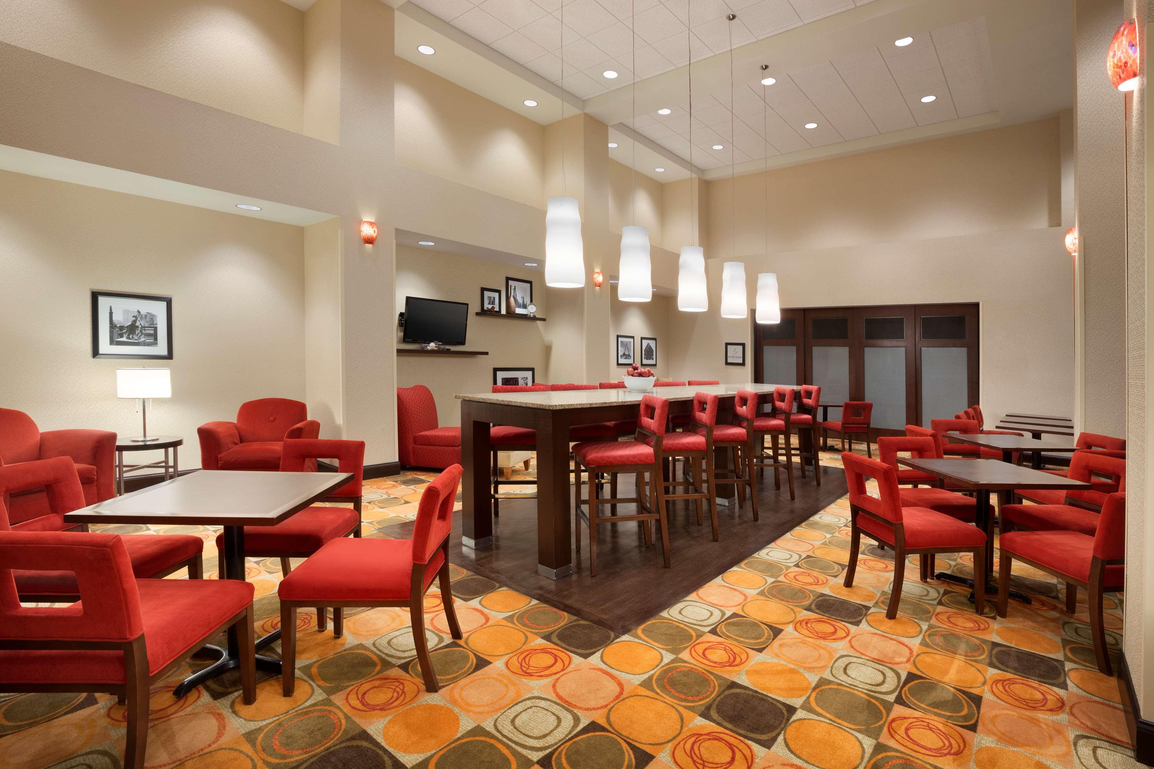 Hampton Inn & Suites East Hartford Exterior photo