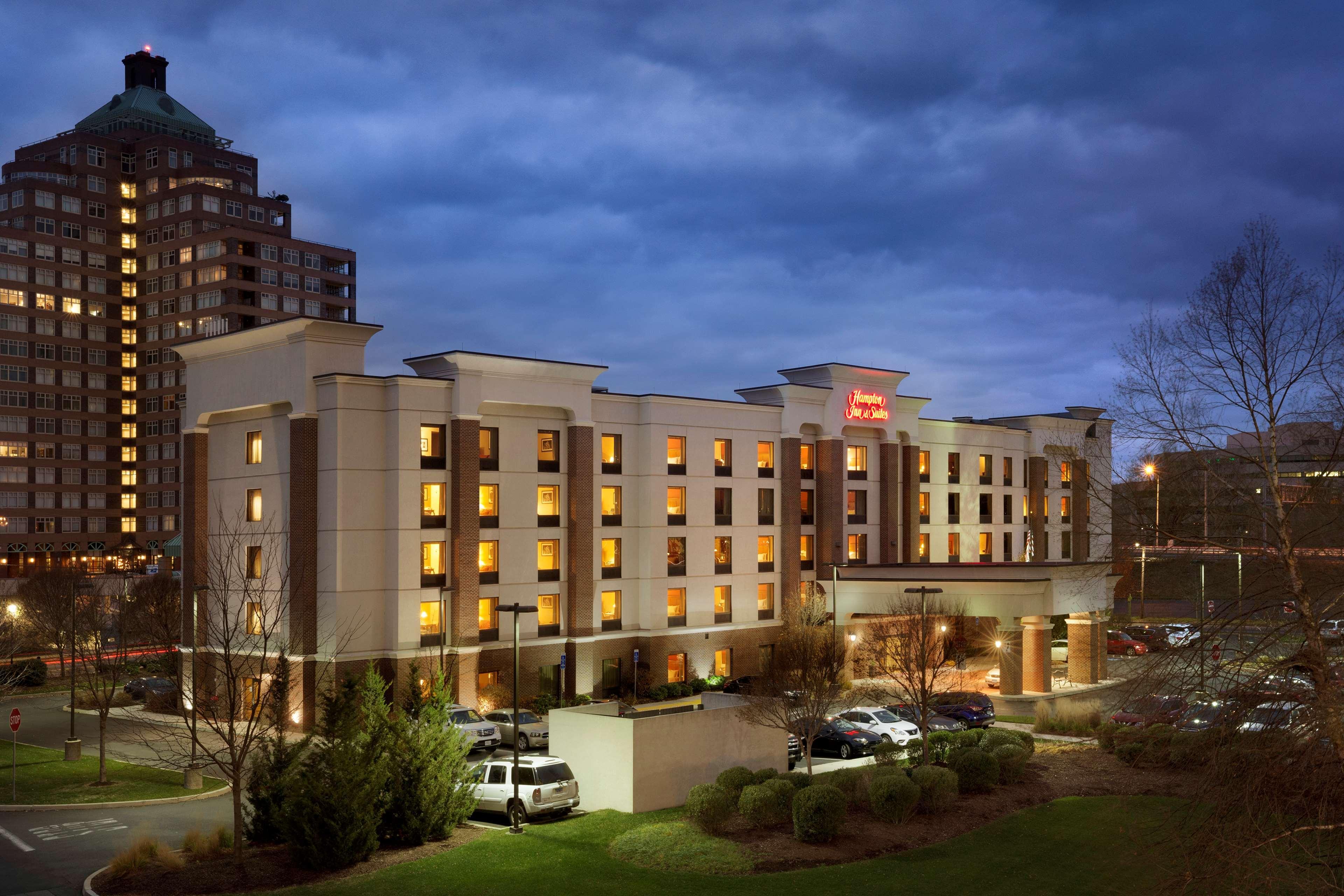 Hampton Inn & Suites East Hartford Exterior photo